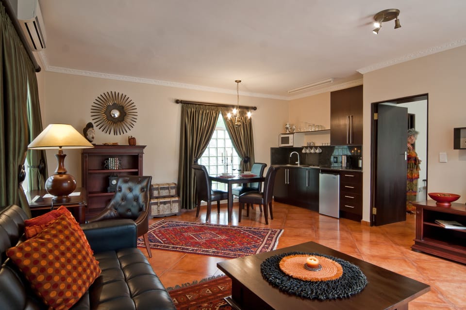 Executive Suite | Living area | TV