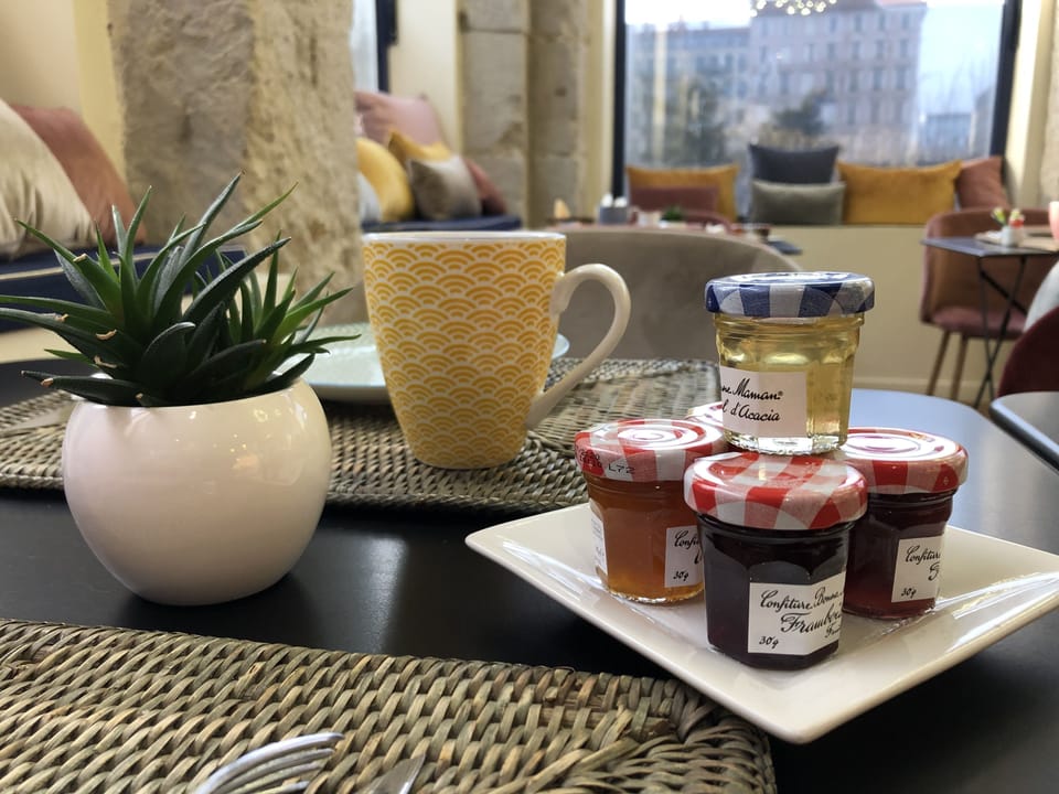 Daily buffet breakfast for a fee