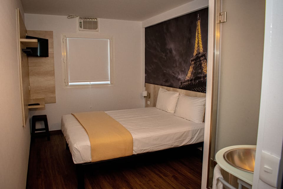Desk, laptop workspace, WiFi (free), bed sheets