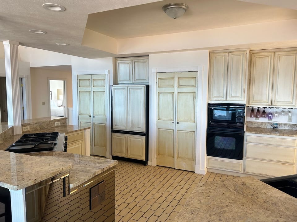 Penthouse | Private kitchen | Microwave, coffee/tea maker, freezer