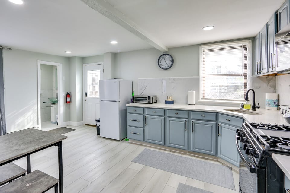Kitchen | Dishware & Flatware Provided | Trash Bags & Paper Towels