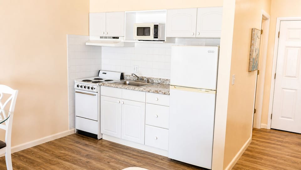 Room, 2 Queen Beds, Non Smoking, Beach View | Private kitchen | Coffee/tea maker, mini-fridge, microwave, eco-friendly cleaning products