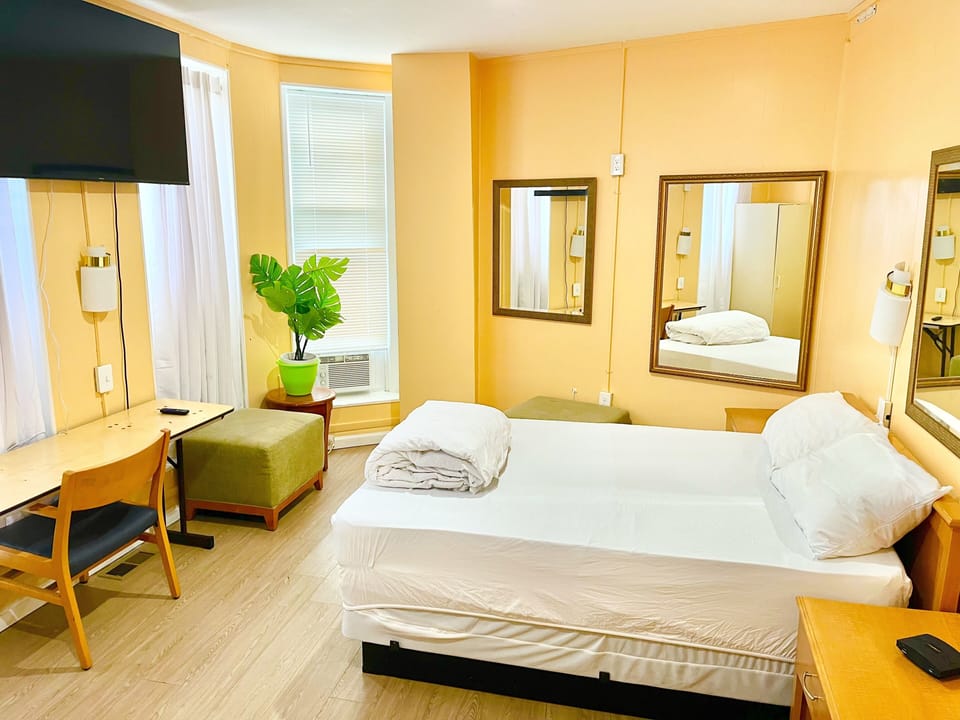 Basic Room, 1 Bedroom | Iron/ironing board, free WiFi