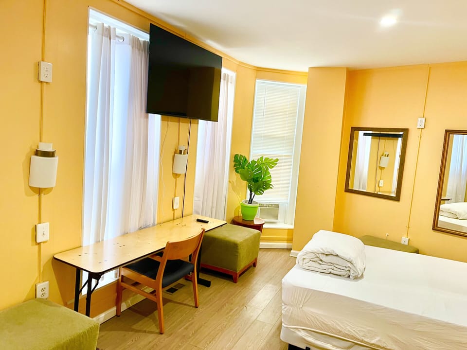 Room | Iron/ironing board, free WiFi