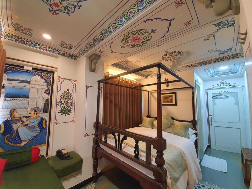 Superior Room | Blackout drapes, soundproofing, internet, bed sheets