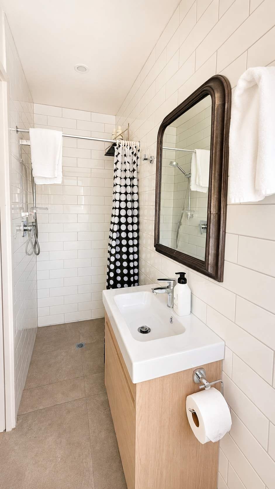 Ensuite (this is the only bathroom in the property)