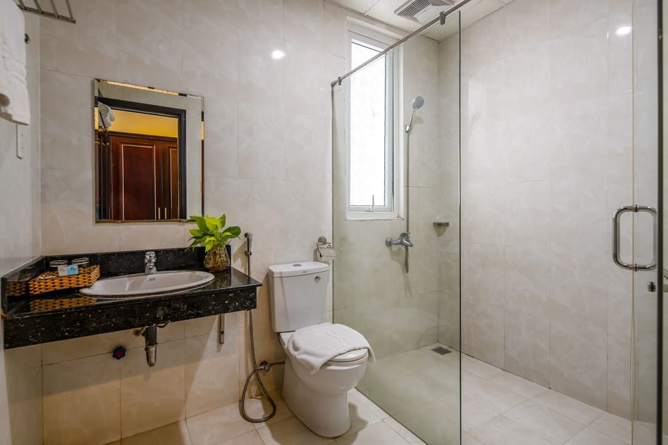 Standard Twin Room, City View | Bathroom | Free toiletries, hair dryer, bathrobes, slippers