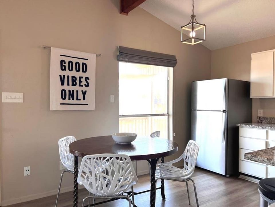 Breakfast/dining area.