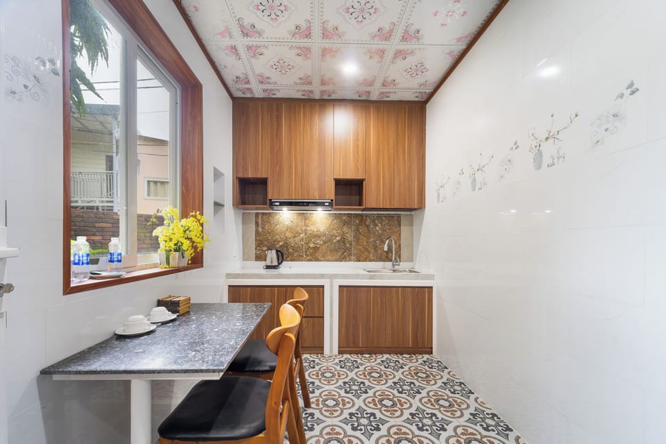 Deluxe Double Room | In-room dining