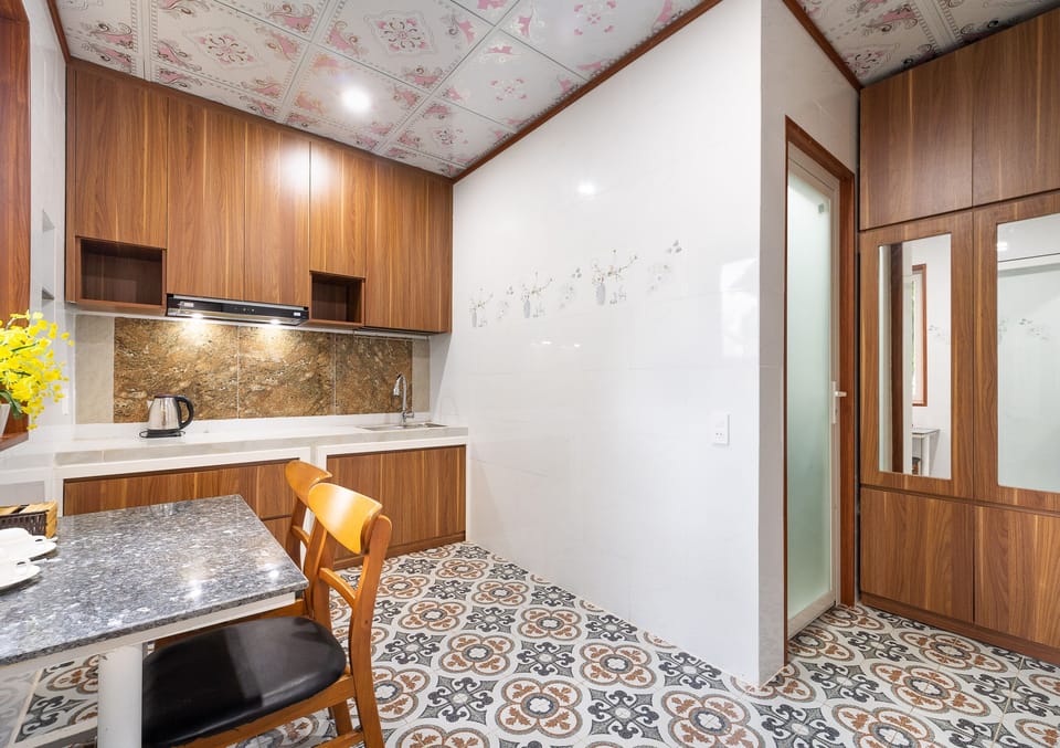 Deluxe Double Room | In-room dining