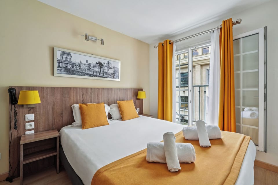 Double Classic | Desk, soundproofing, iron/ironing board, free WiFi
