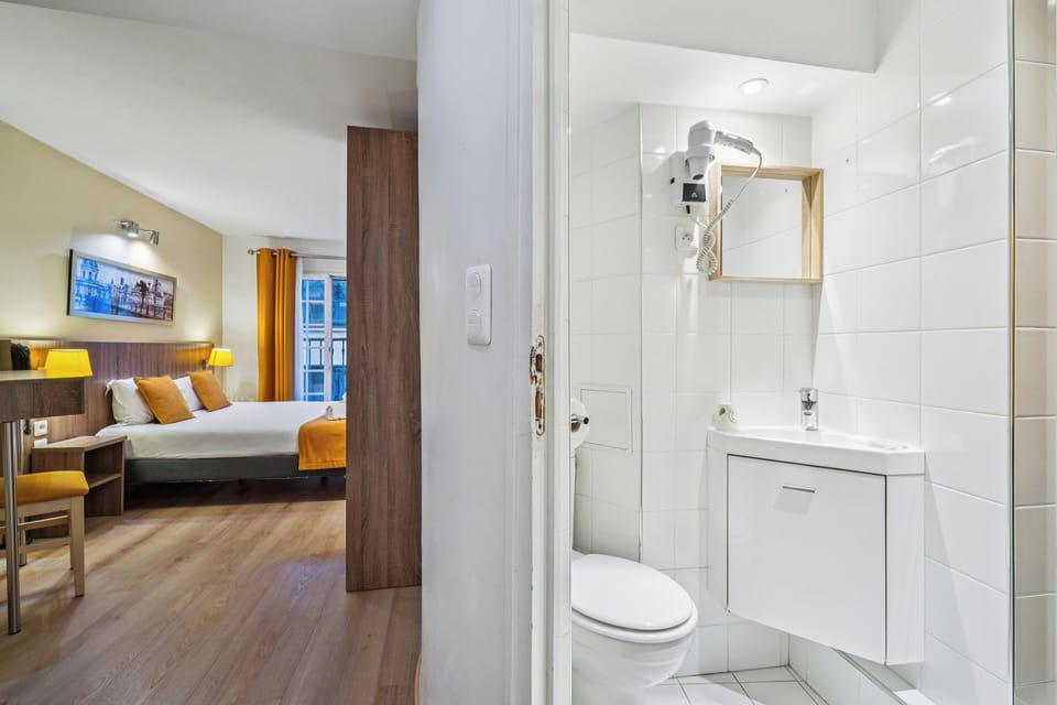 Double Classic | Desk, soundproofing, iron/ironing board, free WiFi