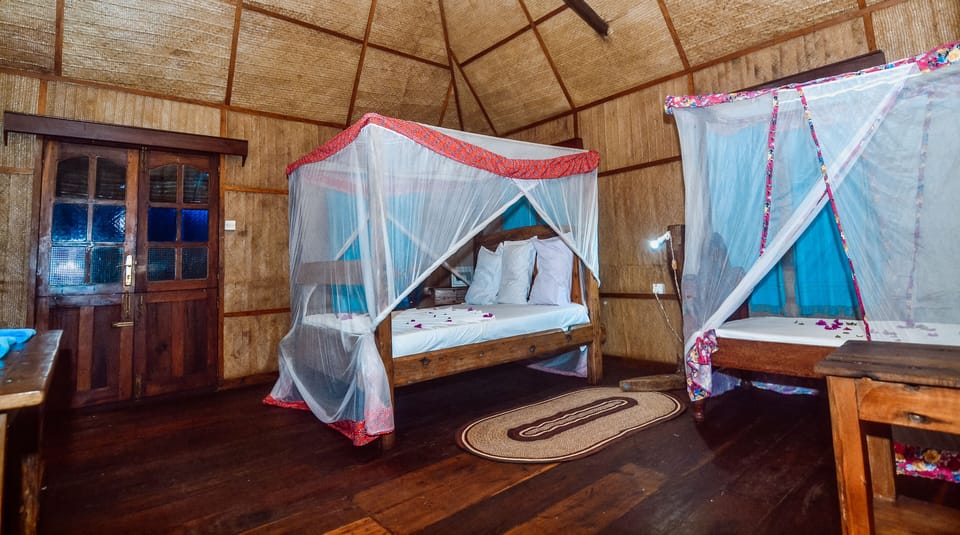 Sea View Bungalow | In-room safe, laptop workspace, blackout drapes
