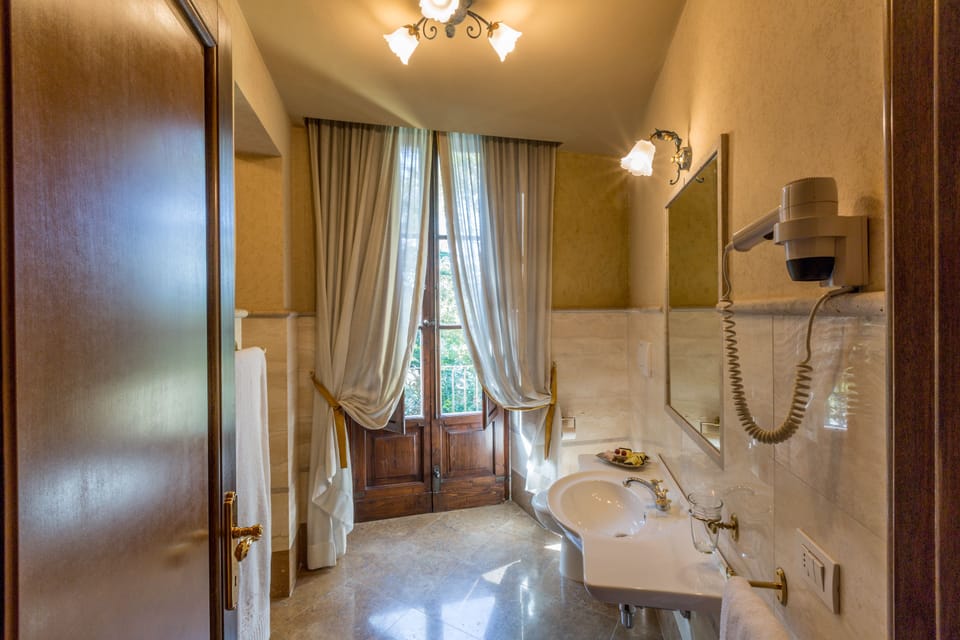 Shower, hair dryer, slippers, bidet