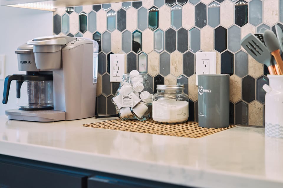 Family House | Private kitchen | Full-size fridge, microwave, oven, stovetop
