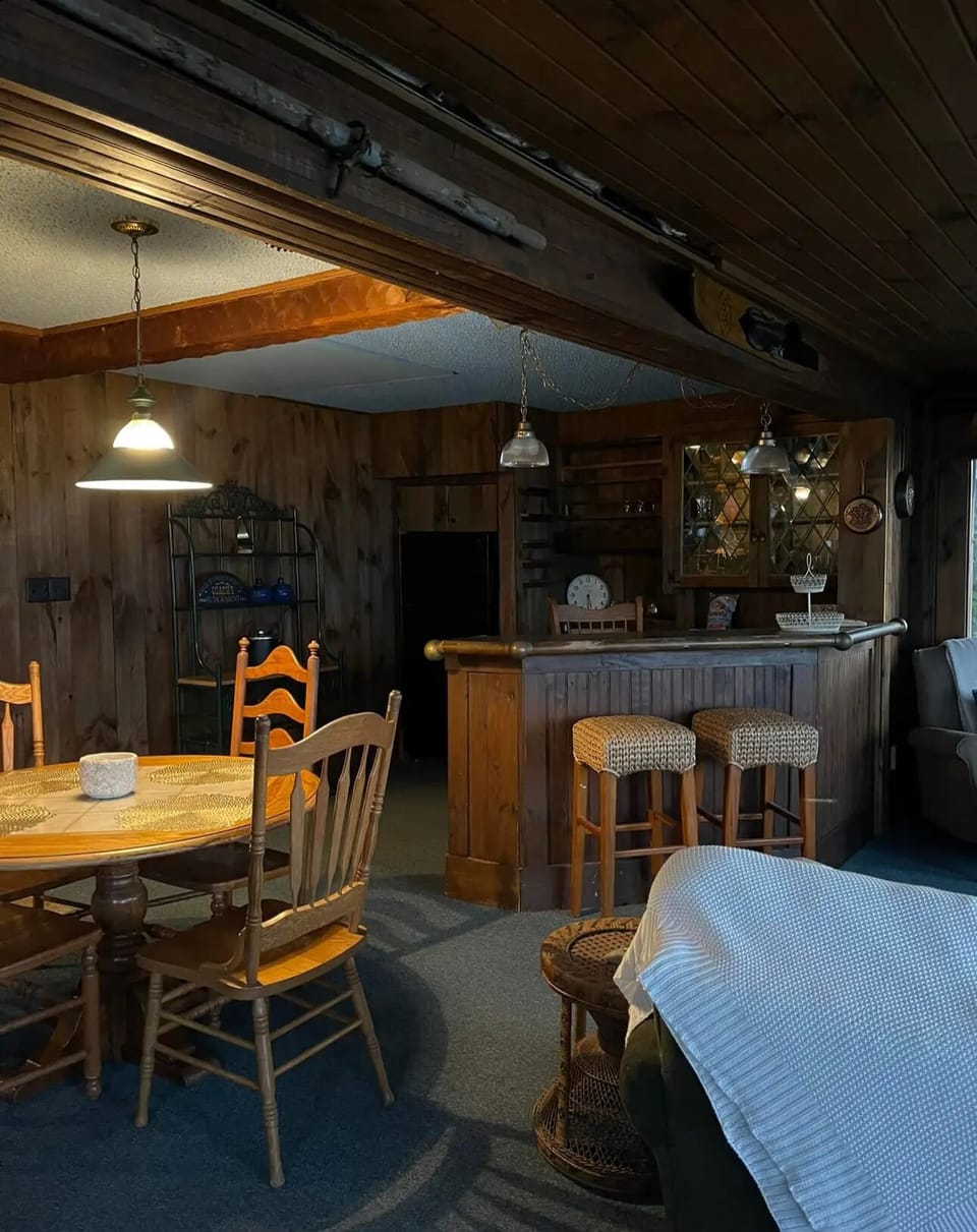 Bar in Lake room