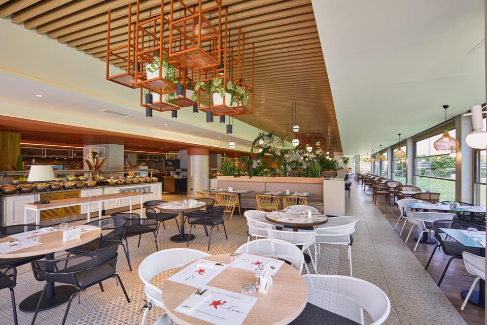 3 restaurants; breakfast, lunch, dinner, and brunch served