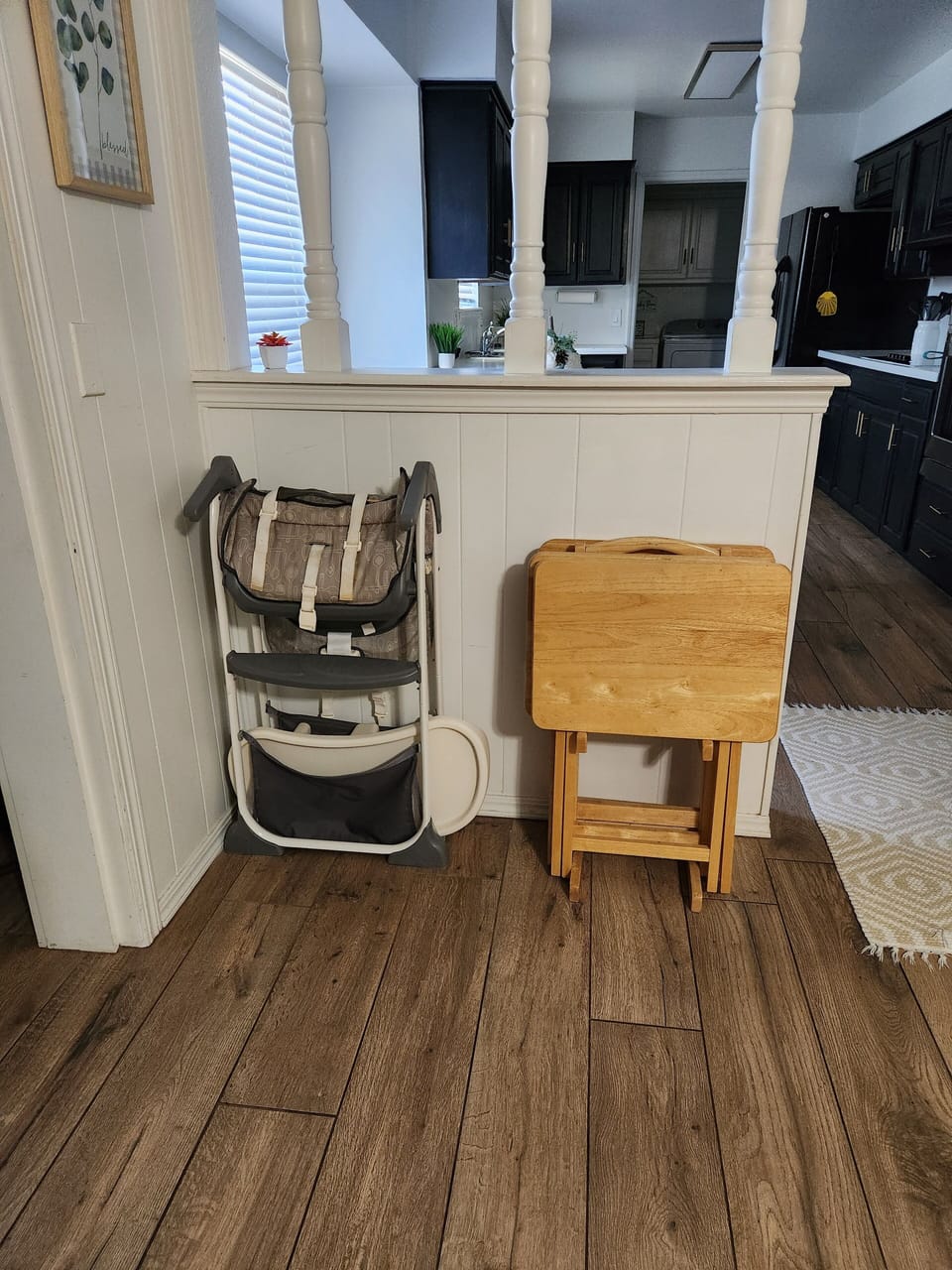 High chair and 4 tv trays