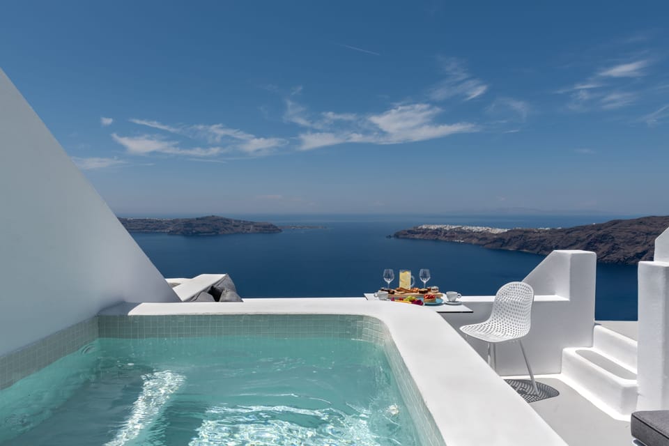 Honeymoon Suite with Outdoor Hot Tub and Caldera View | Terrace/patio