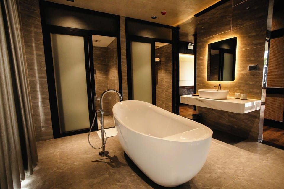 Bungalow, Bathtub | Bathroom | Shower, hydromassage showerhead, free toiletries, hair dryer