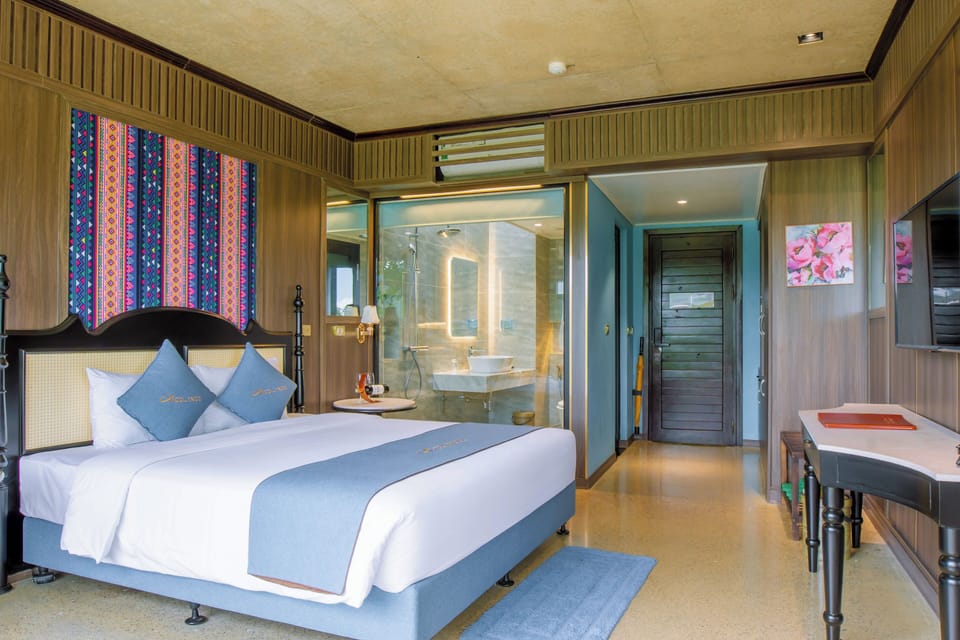1 bedroom, premium bedding, in-room safe, desk