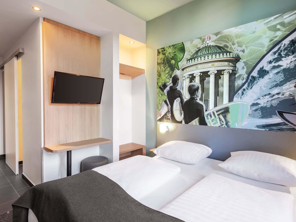 Double Room | Hypo-allergenic bedding available, desk, blackout drapes, soundproofing