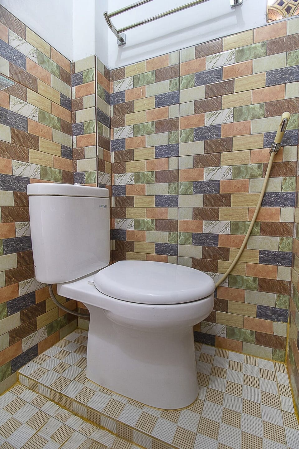 Standard Single Room | Bathroom | Shower, towels, toilet paper