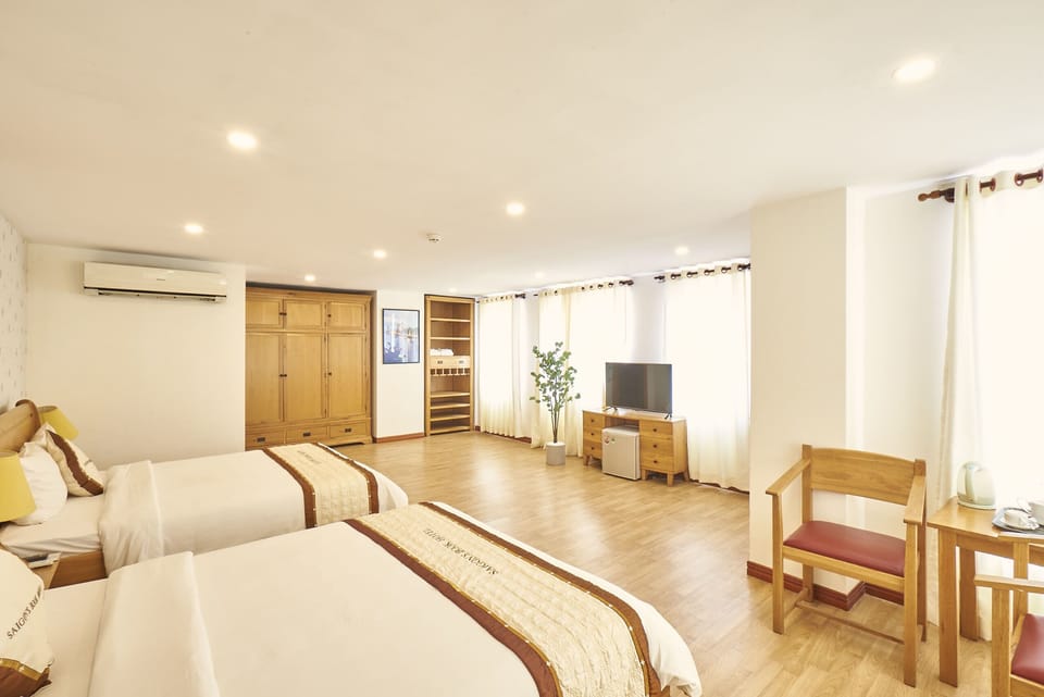 Family Suite | Minibar, in-room safe, desk, soundproofing