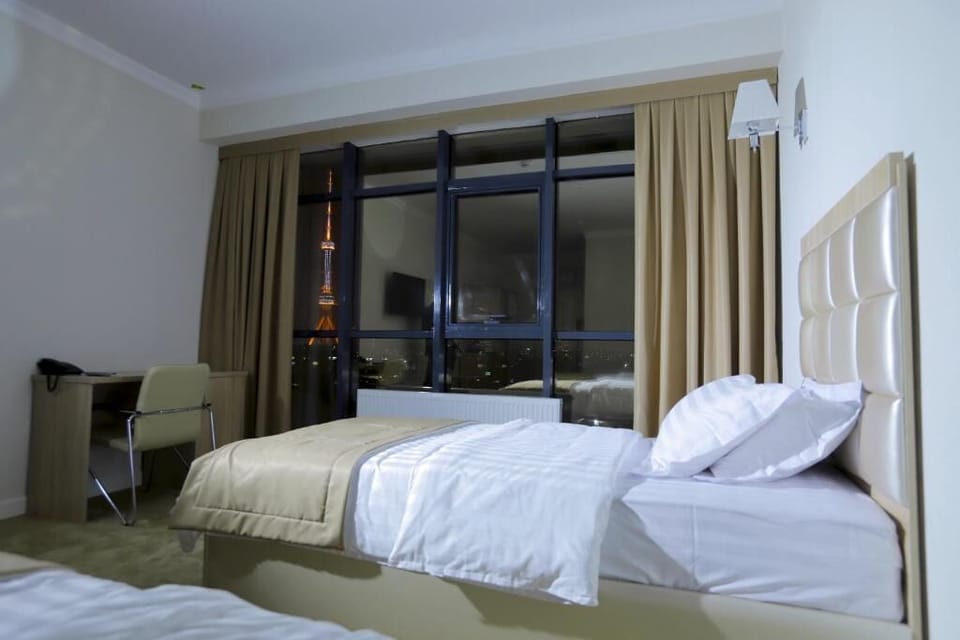 Deluxe Double Room | In-room safe, desk, soundproofing, iron/ironing board (on request)