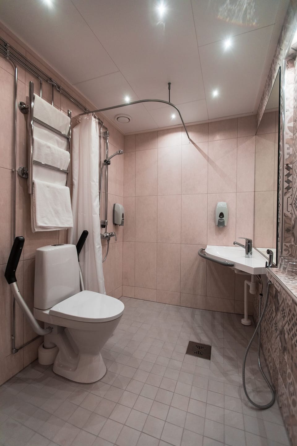 Triple Room | Bathroom | Shower, hair dryer, towels, soap