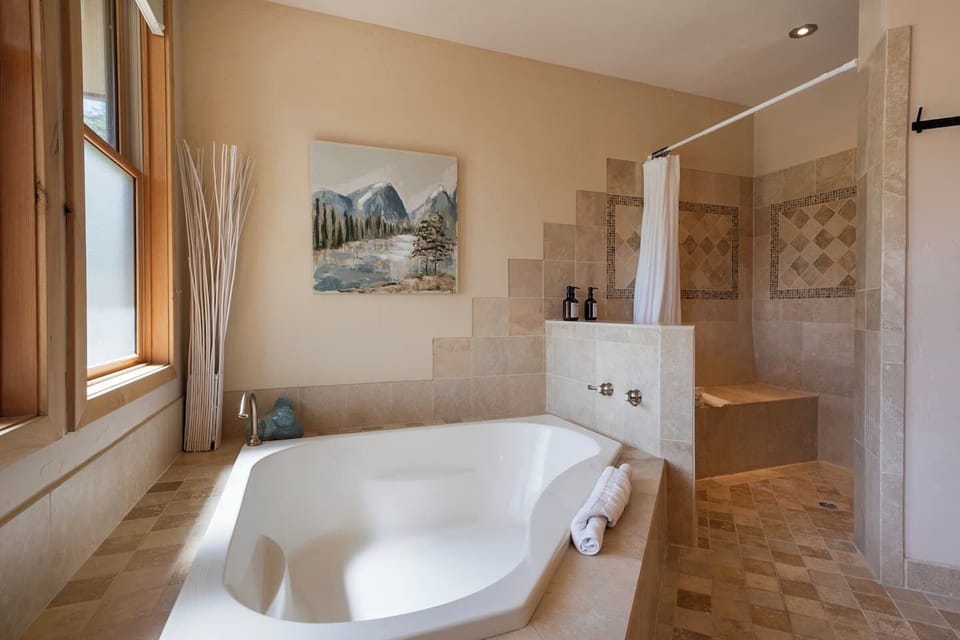 Main Bathroom attached to Main Bedroom. Soaking Tub and Walk-In tile shower. 