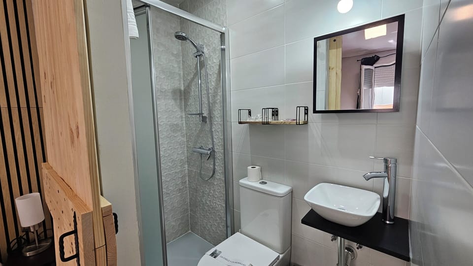Family Room (3 people) | Bathroom | Combined shower/tub, hair dryer, slippers, towels