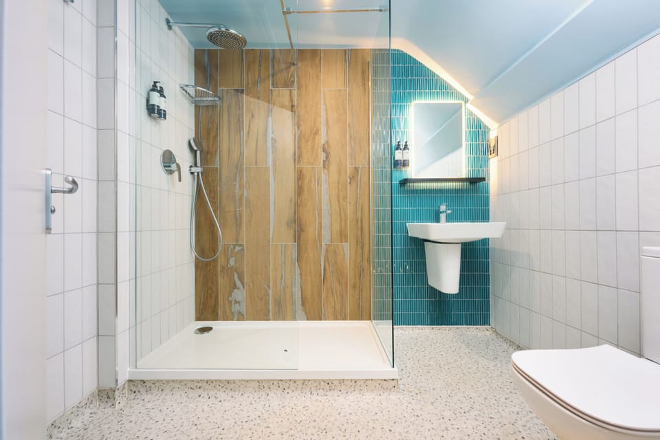 Double Room (Cosy) | Bathroom | Shower, designer toiletries, hair dryer, towels
