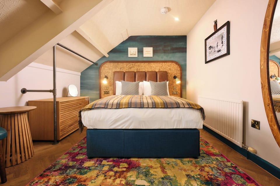 Comfort Double Room | Desk, iron/ironing board, bed sheets, wheelchair access