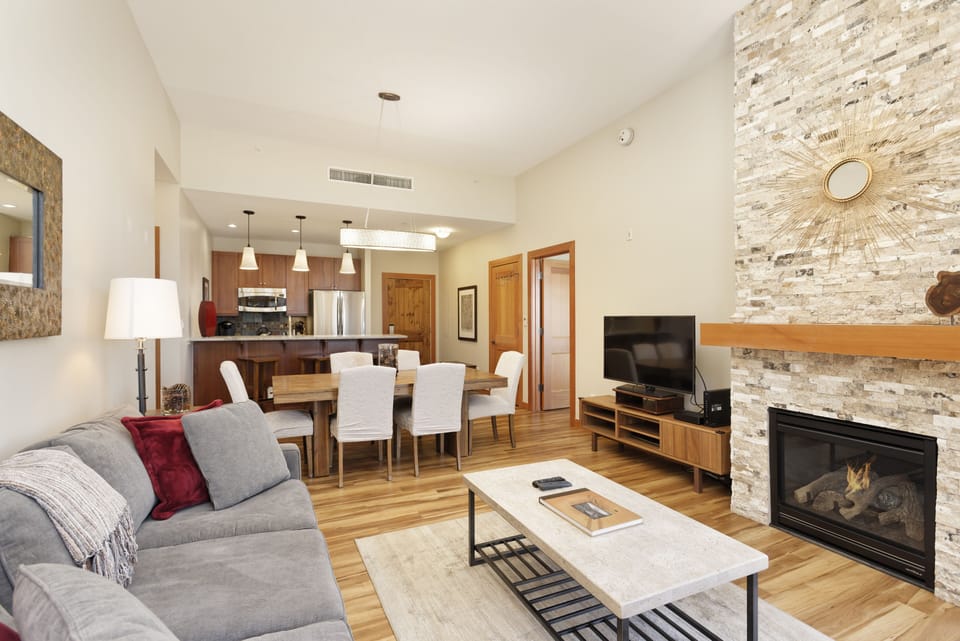 Living Room / Kitchen