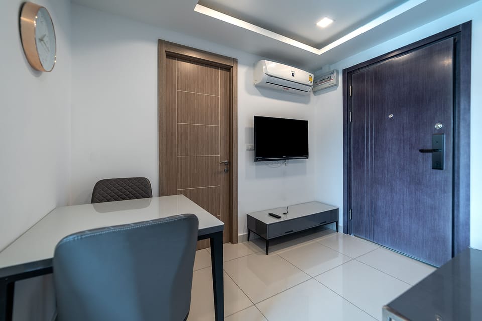 Condo, 1 Bedroom | Living area