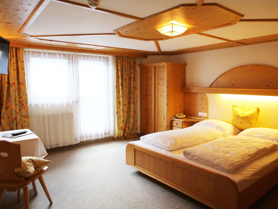 Double Room, Mountain View | Hypo-allergenic bedding, free WiFi, bed sheets