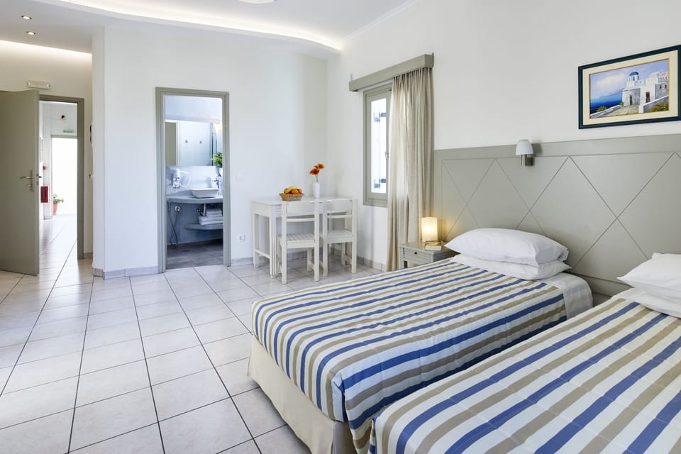 Standard Room | Minibar, in-room safe, individually decorated, individually furnished