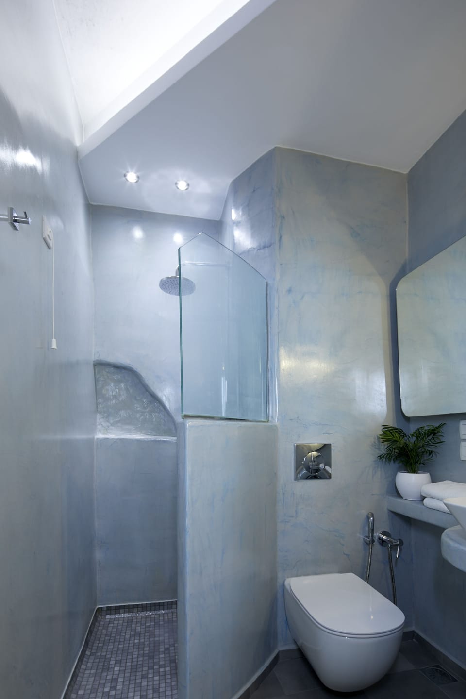 Shower, hair dryer, bathrobes, slippers