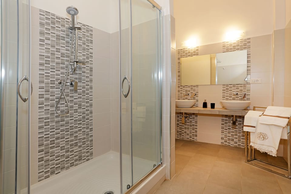 Room | Bathroom | Shower, free toiletries, hair dryer, bidet