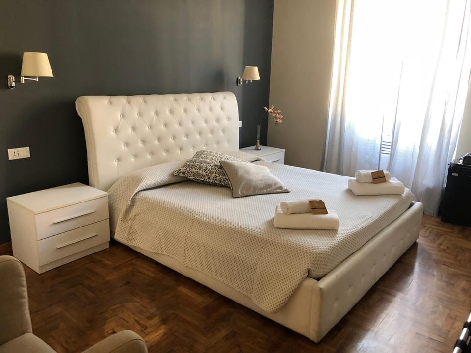 Minibar, desk, iron/ironing board, free WiFi