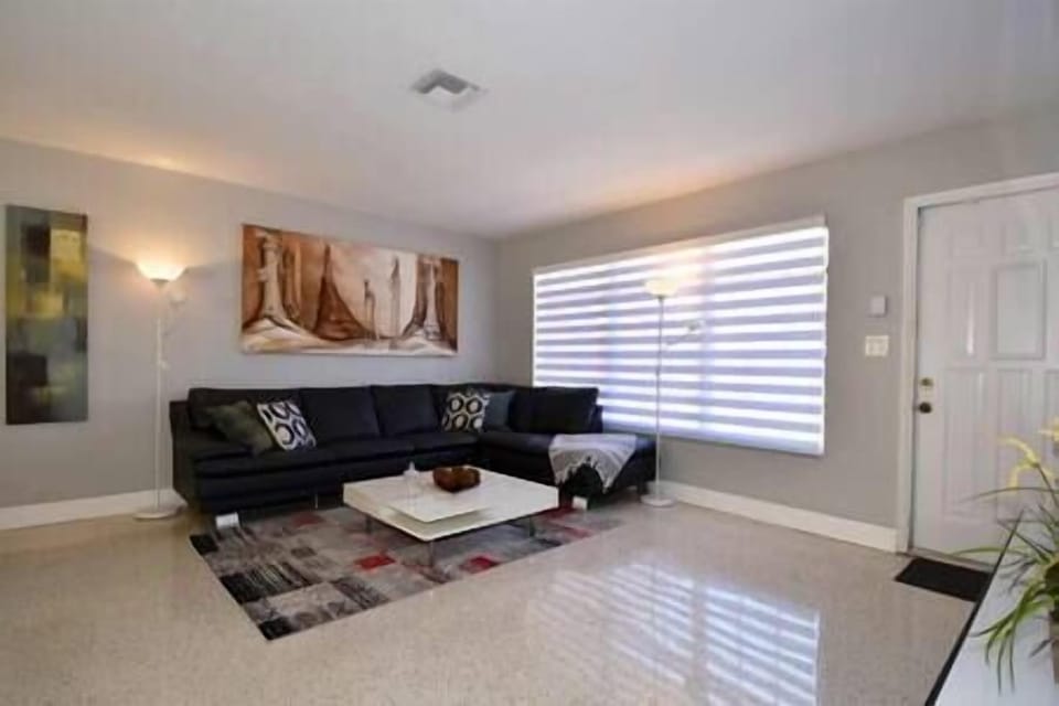 Living Room (2)
