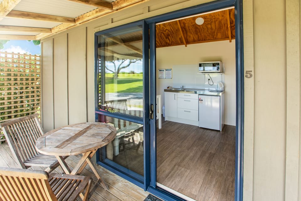 Basic Kitchen Cabin (Shared Bathroom) | Terrace/patio