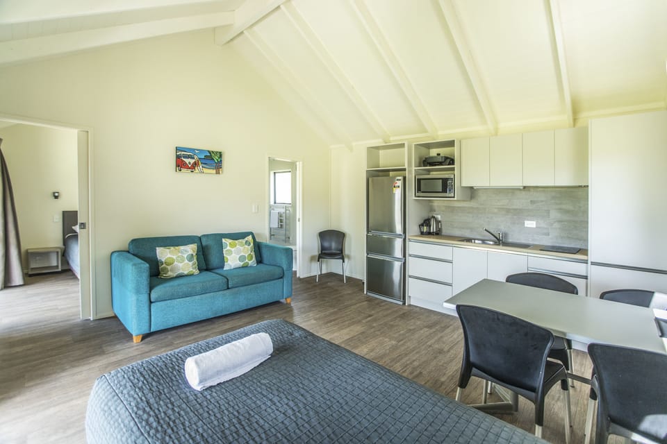 One Bedroom Self-Contained Cabin | Living area