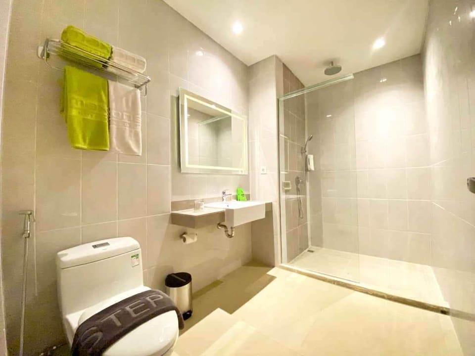 Love with Bunk Bed | Bathroom | Shower, rainfall showerhead, bidet, towels