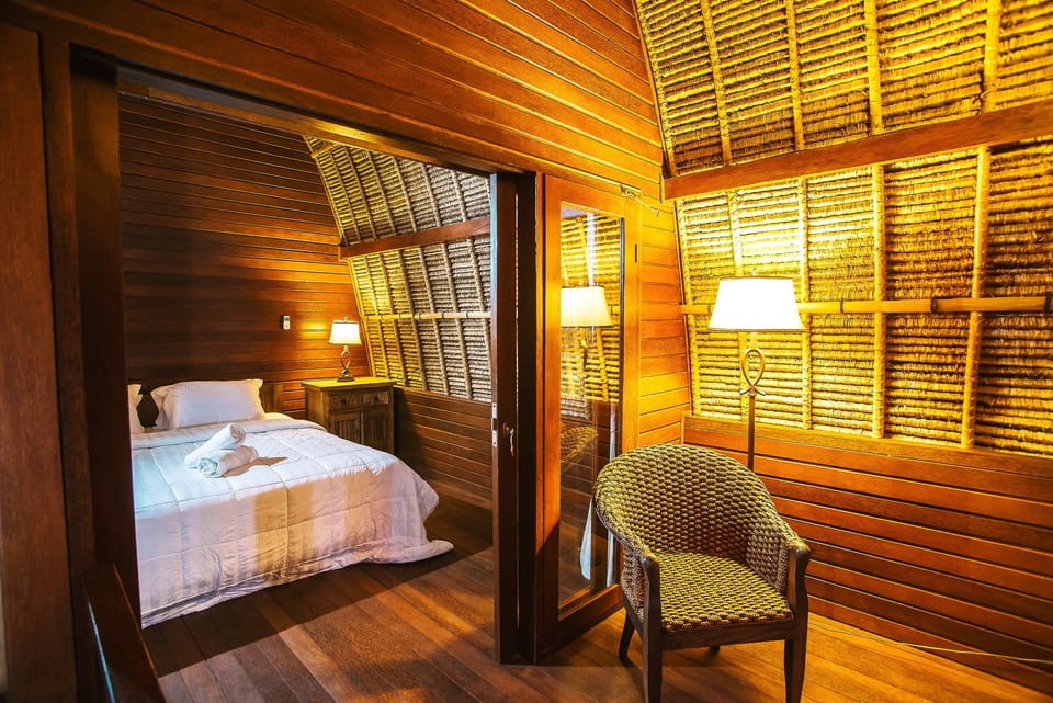 Deluxe Room | Premium bedding, in-room safe, desk, iron/ironing board