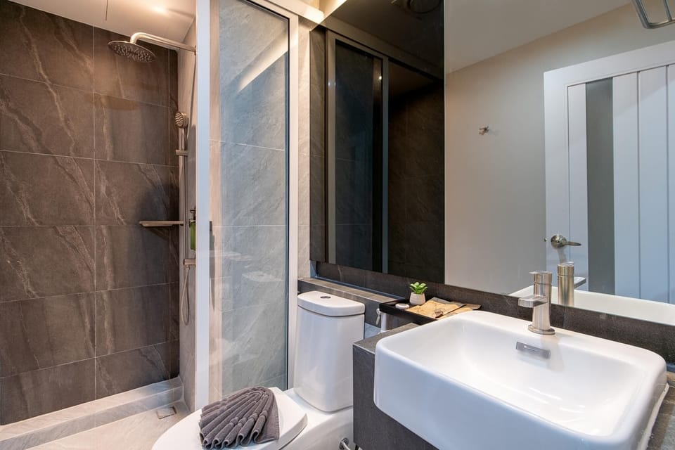 Shower, bidet, towels, soap