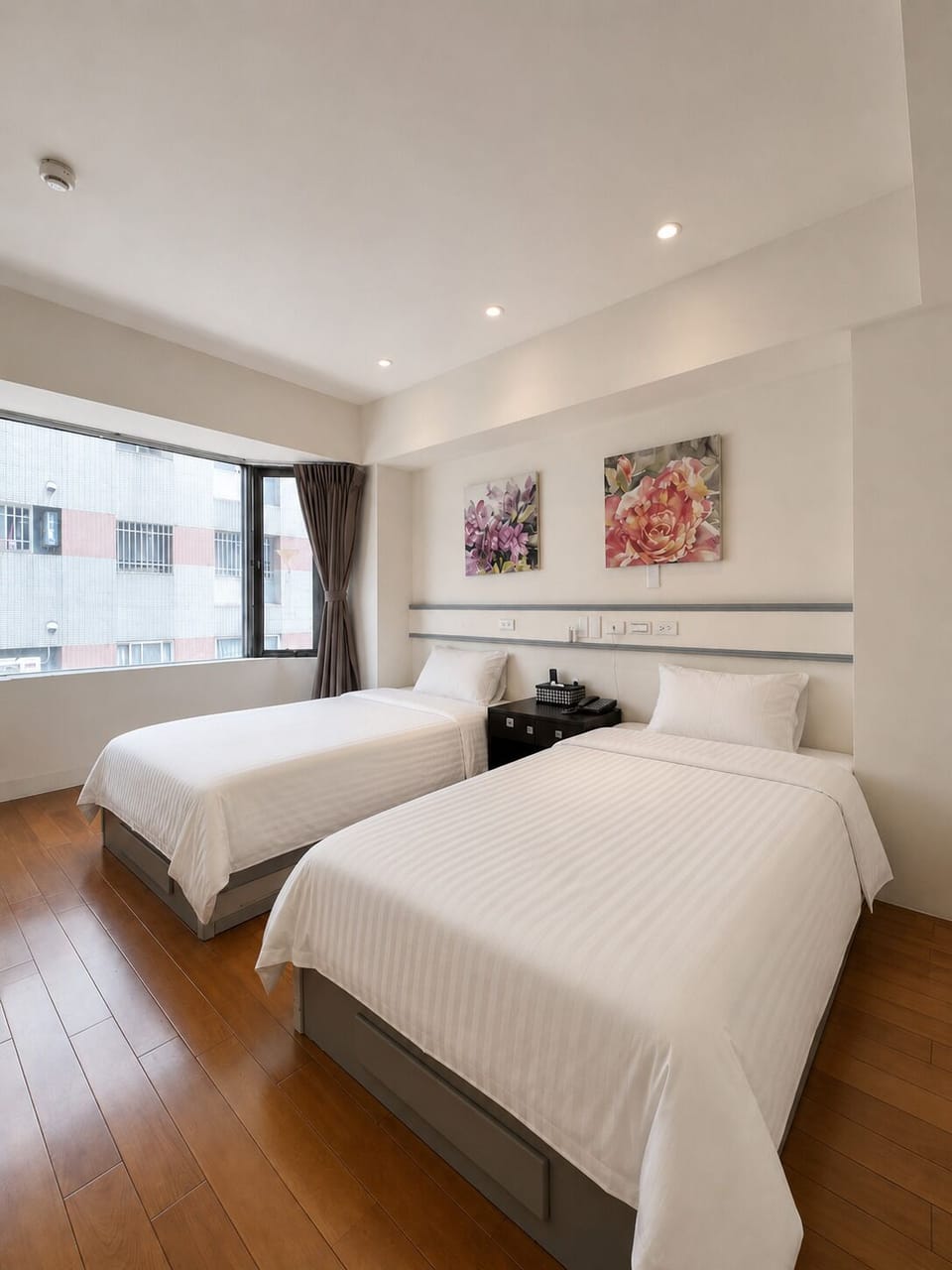 Twin Room | Desk, free WiFi