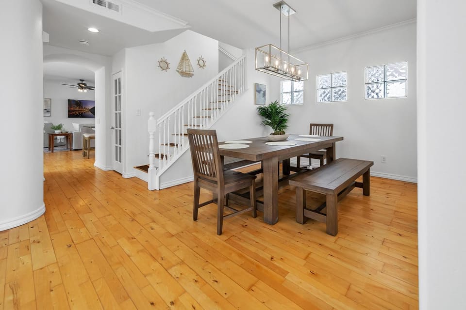 Dining table for up to 8.