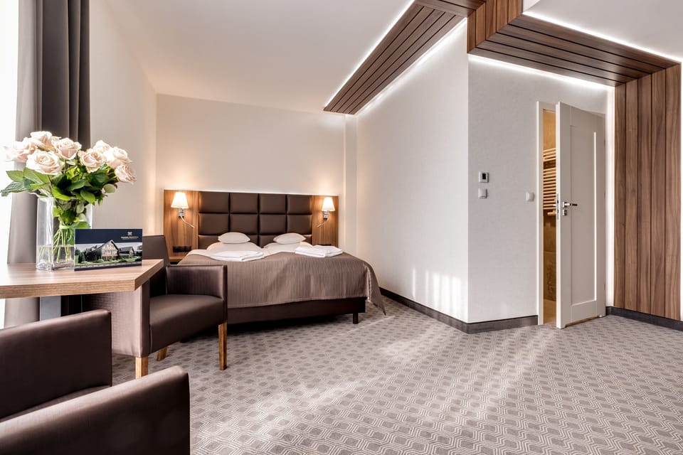 Standard Room | Laptop workspace, blackout drapes, free WiFi, bed sheets
